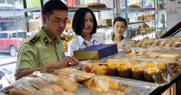 'Chặn đường' bánh Trung thu 'tù mù'