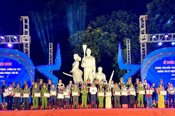 Tuyên dương, vinh danh gương tiêu biểu Thủ đô trong phòng, chống ma tuý