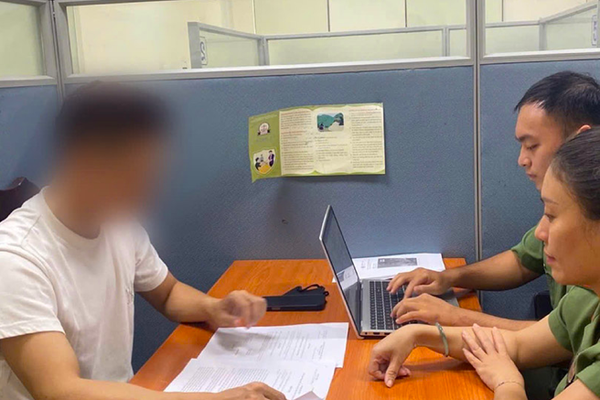 Công an Hà Nội làm việc với Độ Mixi liên quan đến hình ảnh sử dụng chất cấm