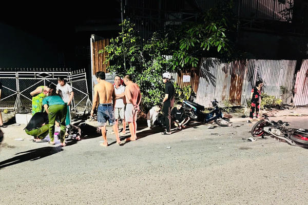 Bác sĩ Trại tạm giam Công an tỉnh Kiên Giang cứu giúp 03 người bị tai nạn giao thông Bác sĩ Trại tạm giam Công an tỉnh Kiên Giang cứu giúp 03 người bị tai nạn giao thông