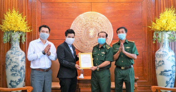 Báo Nhân dân tiếp sức cho lực lượng chống dịch ở tuyến đầu biên giới Tây Ninh Báo Nhân dân tiếp sức cho lực lượng chống dịch ở tuyến đầu biên giới Tây Ninh
