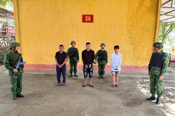 Bắt quả tang nhóm đối tượng tàng trữ trái phép chất ma túy gần Cửa khẩu Lý Vạn