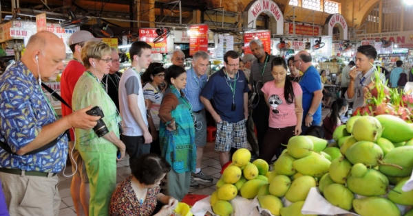 Slide - Điểm tin thị trường: Khách quốc tế tới Việt Nam có xu hướng giảm