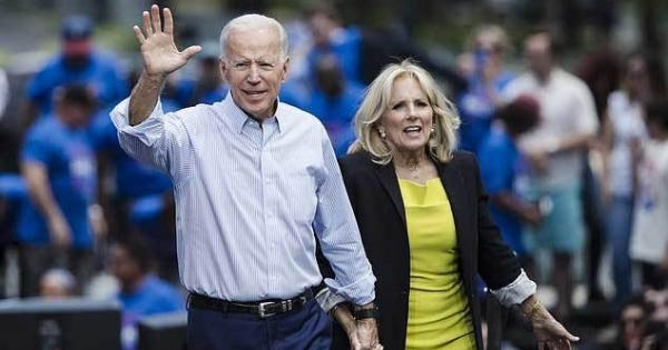 Rời Nhà Trắng, phó tướng của Obama kiếm chục triệu đô