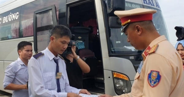 Cán bộ sách nhiễu, nhận tiền, tài sản sẽ bị buộc thôi việc Cán bộ sách nhiễu, nhận tiền, tài sản sẽ bị buộc thôi việc