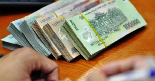 Tiền lương hàng tháng bị trừ những khoản bắt buộc nào?