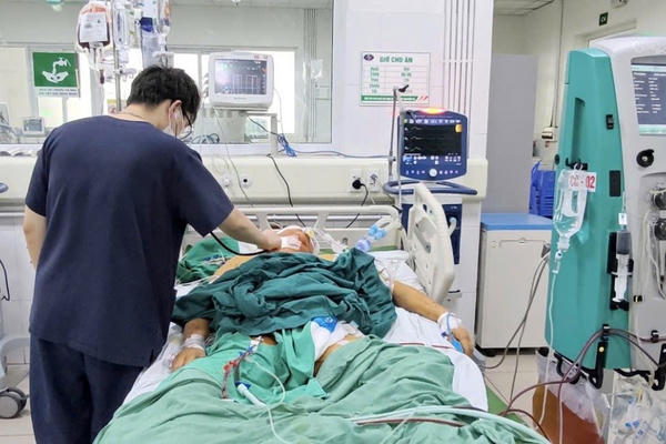 Nhiều ca bệnh nhiễm xoắn khuẩn vàng da nặng đe doạ tính mạng sau mưa lũ Nhiều ca bệnh nhiễm xoắn khuẩn vàng da nặng đe doạ tính mạng sau mưa lũ
