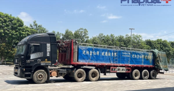 Lào Cai: Xe chở cá tầm bốc mùi hôi thối tại Cửa khẩu Kim Thành Lào Cai: Xe chở cá tầm bốc mùi hôi thối tại Cửa khẩu Kim Thành