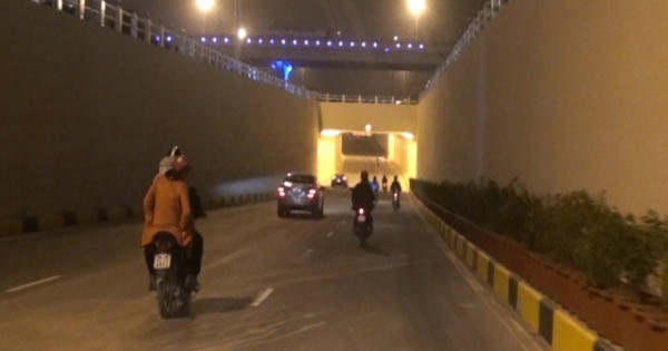 Người dân Thủ đô hào hứng đi qua nút giao thông hiện đại
