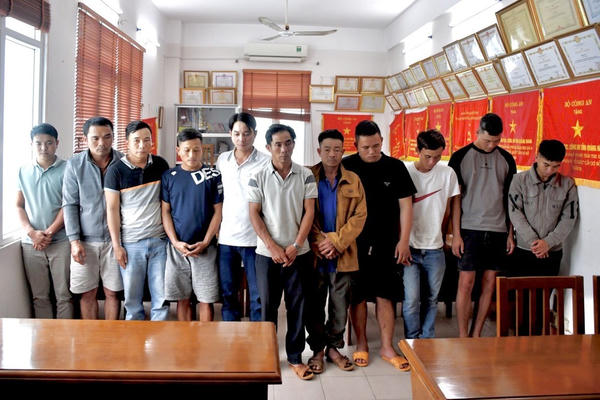 Cay cú vì thua trên chiếu bạc, nhóm đối tượng bắt cóc kẻ thắng bạc để chiếm đoạt tài sản