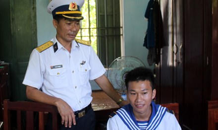 Cha con là đồng đội ở Trường Sa