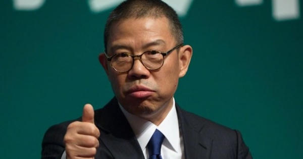 Ông chủ nhà máy nước đóng chai trở thành tỷ phú giàu nhất Trung Quốc chỉ sau 1 đêm Ông chủ nhà máy nước đóng chai trở thành tỷ phú giàu nhất Trung Quốc chỉ sau 1 đêm