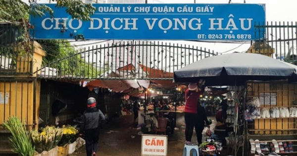 Địa ốc 7AM: Sớm di dời chợ tạm nông sản Dịch Vọng Hậu, mời thầu khi công trình đã được xây dựng xong?