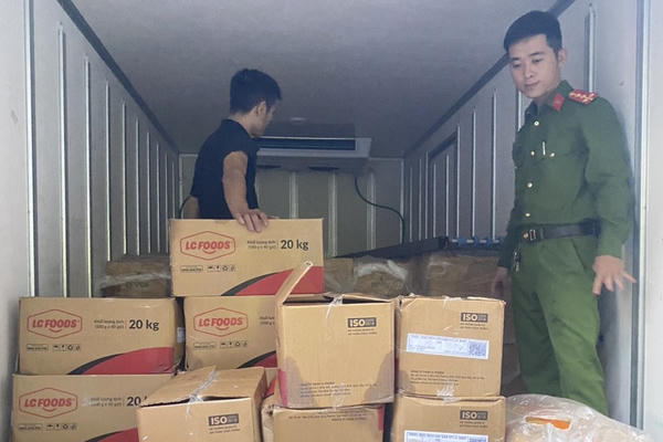 Phát hiện gần 3 tấn nội tạng động vật nghi nhập lậu, không rõ xuất xứ