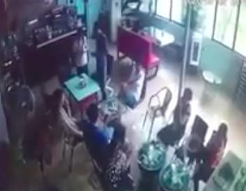 Hà Nội: Bị tát khi đi ăn cơm nhà chị gái, đối tượng đâm thấu ngực nạn nhân trong quán cafe