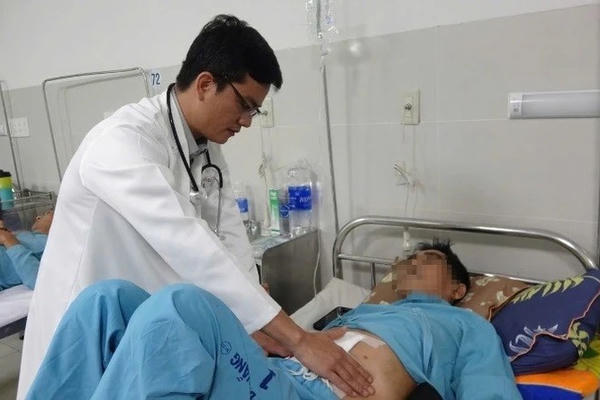 Phẫu thuật loại bỏ thành công khối u nặng 5kg trong bụng người đàn ông Quảng Ngãi