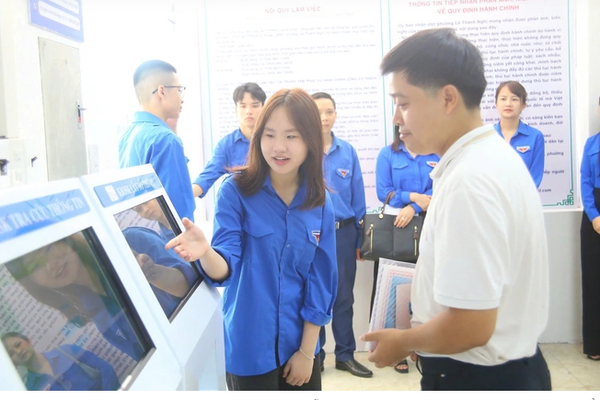 Hàng trăm nghìn tình nguyện viên hỗ trợ chính quyền địa phương 2 cấp