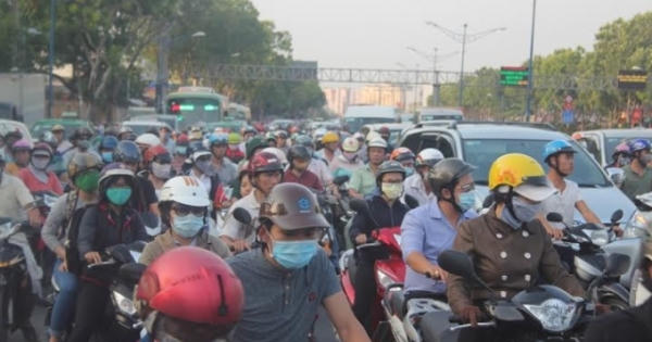 TPHCM:Cận cảnh hiện trường vụ xe bồn "làm loạn", đè bẹp hàng loạt ô tô