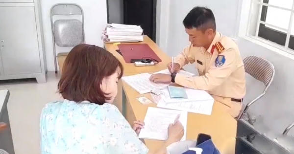 Tước giấy phép lái xe nữ tài xế điều khiển ô tô đi ngược chiều trên cao tốc Nội Bài - Lào Cai