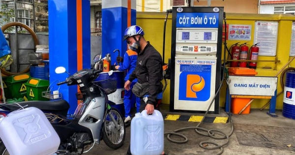 Nguy cơ 'mang bom về nhà' khi mua xăng tích trữ