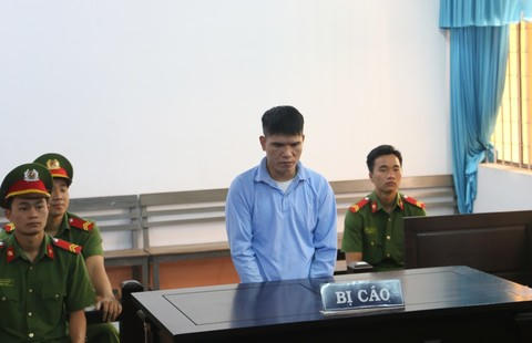 Đến nhà chơi rồi hiếp dâm cháu nội của chủ nhà