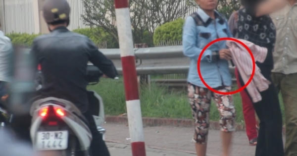 Clip: Móc túi lộng hành trước cổng bệnh viện Bạch Mai