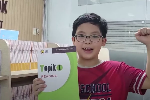 Ngưỡng mộ thí sinh trẻ nhất Việt Nam thi đạt Chứng chỉ TOPIK 1