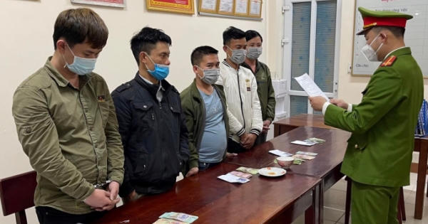 Bắt nhóm đối tượng liều lĩnh mở sới xóc đĩa ngay giữa "thanh thiên bạch nhật"