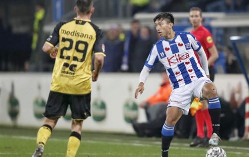 Văn Hậu giúp Jong Heerenveen lên ngôi đầu bảng giải dự bị