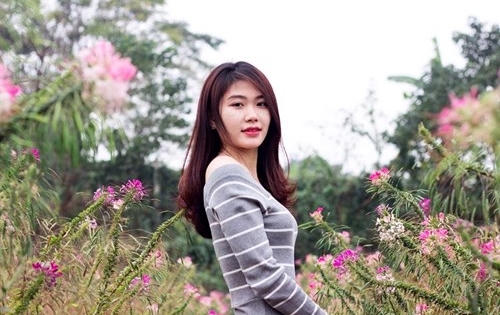 Nữ cử nhân xinh đẹp tình nguyện nhập ngũ