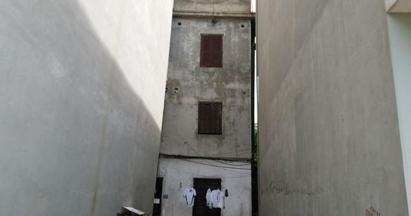 Rùng mình ngôi nhà nghiêng giữa lòng Thủ đô