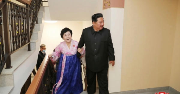 Phát thanh viên nổi tiếng nhất Triều Tiên được ông Kim Jong-un tặng nhà
