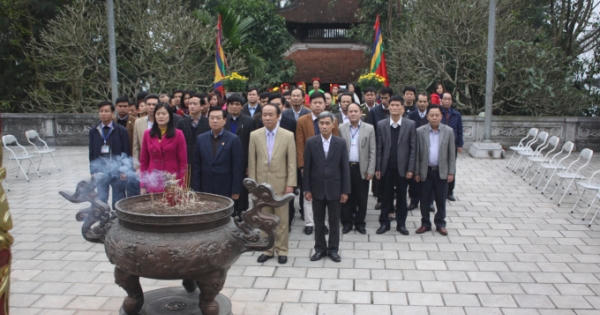 Lãnh đạo tỉnh Phú Thọ thành kính dâng hương tưởng niệm Tổ Mẫu Âu Cơ