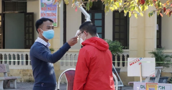 Nhiều phụ huynh tại Hà Nội mong con được đến trường