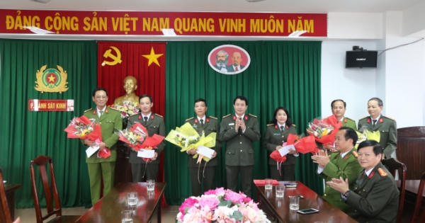 Thừa Thiên Huế: Khen thưởng thành tích phá án trong những ngày đầu năm mới
