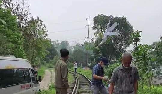 Mới ra tù, thanh niên bị tàu hỏa đâm tử vong vì nằm trên đường ray