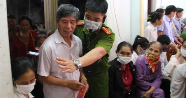 Xuyên đêm làm căn cước công dân: Nguyện vọng của dân là “mệnh lệnh”