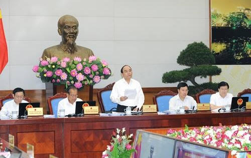 Thủ tướng phê bình cán bộ chính quyền gây tai tiếng cho bộ máy