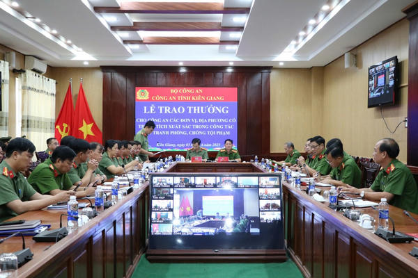 Công an tỉnh Kiên Giang khen thưởng các đơn vị có thành tích xuất sắc trong đấu tranh phòng, chống tội phạm