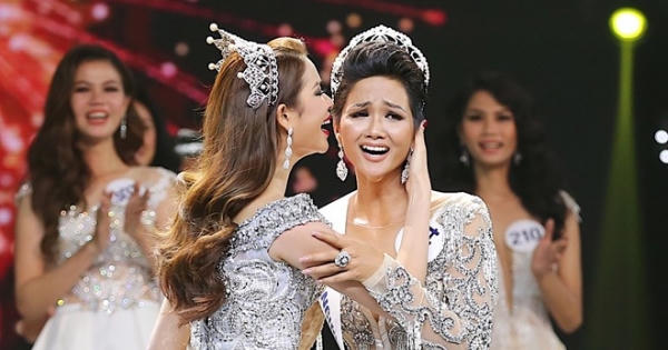 Cô gái dân tộc Ê-đê - H'Hen Niê đăng quang Hoa hậu Hoàn vũ Việt Nam 2017