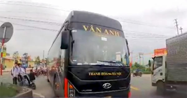 Thanh Hóa: Tước GPLX 3 tháng tài xế nhà xe Vân Anh đi ngược chiều