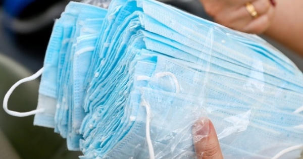 Đang được tại ngoại, nữ giám đốc vẫn lừa bán khẩu trang để chiếm đoạt tiền tỷ