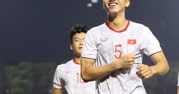 Nửa năm sang Hà Lan thi đấu, Đoàn Văn Hậu cán đích 'hoàng tử bóng đá'