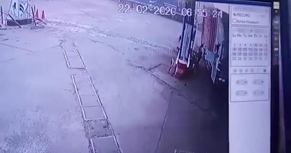 Hoảng hồn với Clip người đàn ông bỗng dưng 'bốc cháy' khi đang đứng đổ xăng