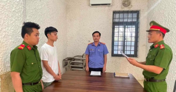 Đốt chuồng bò nhà "người tình" hơn 15 tuổi vì ghen tuông