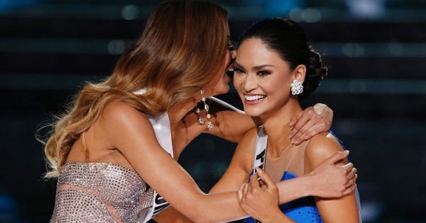 Phạm Hương chia sẻ trạng thái trên facebook ủng hộ hoa hậu Dominica Phạm Hương chia sẻ trạng thái trên facebook ủng hộ hoa hậu Dominica