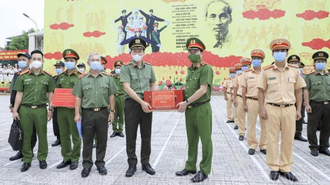 Tri ân những chiến sĩ “xung kích tuyến đầu” vì bình yên của tổ quốc và sự an toàn của nhân dân Tri ân những chiến sĩ “xung kích tuyến đầu” vì bình yên của tổ quốc và sự an toàn của nhân dân