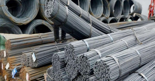 Giá thép xây dựng 'leo thang', nhiều dự án bất động sản đứng trước nguy cơ 'đắp chiếu'