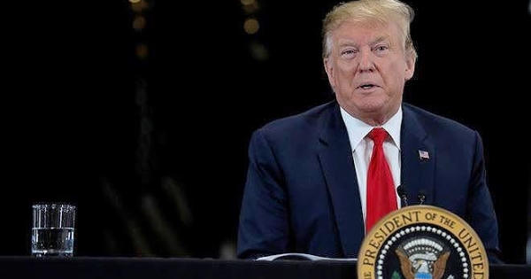 Đề xuất chữa cháy Nhà thờ Đức Bà của Tổng thống Trump bị chỉ trích là 'xúi dại'