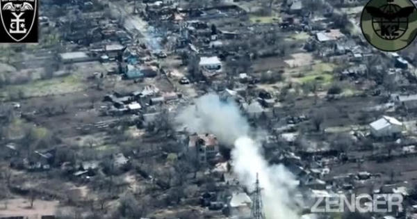 Video: Bị phục kích, xe tăng Nga bốc cháy dữ dội